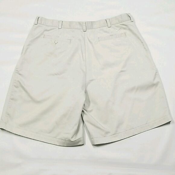 NIKE SHORTS Golf Men’s Size 40 Fit Dry Khaki Zip Closure Pockets Belt Loops - Picture 4 of 9